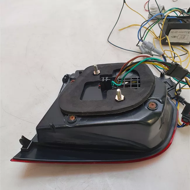 Fanale posteriore parte interno sinistro Led/oscurato