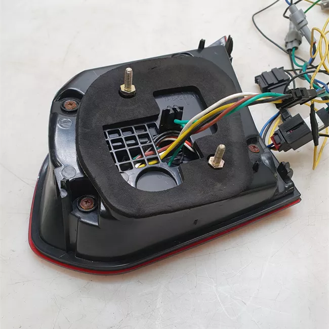 Fanale posteriore parte interno sinistro Led/oscurato