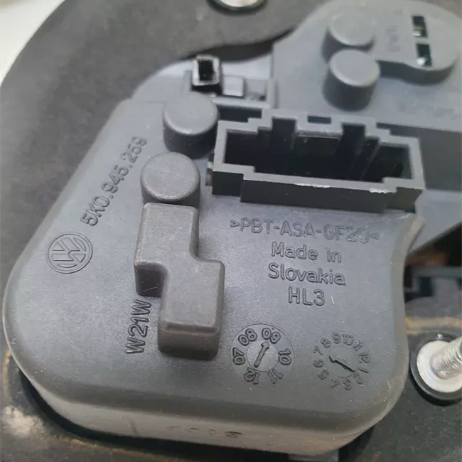 Fanale posteriore parte interno sinistro oscurato