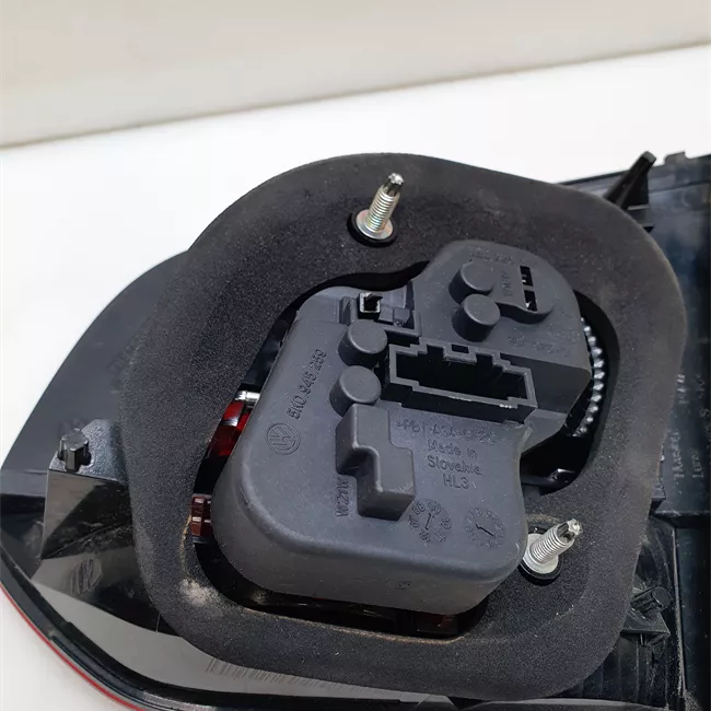 Fanale posteriore parte interno sinistro oscurato