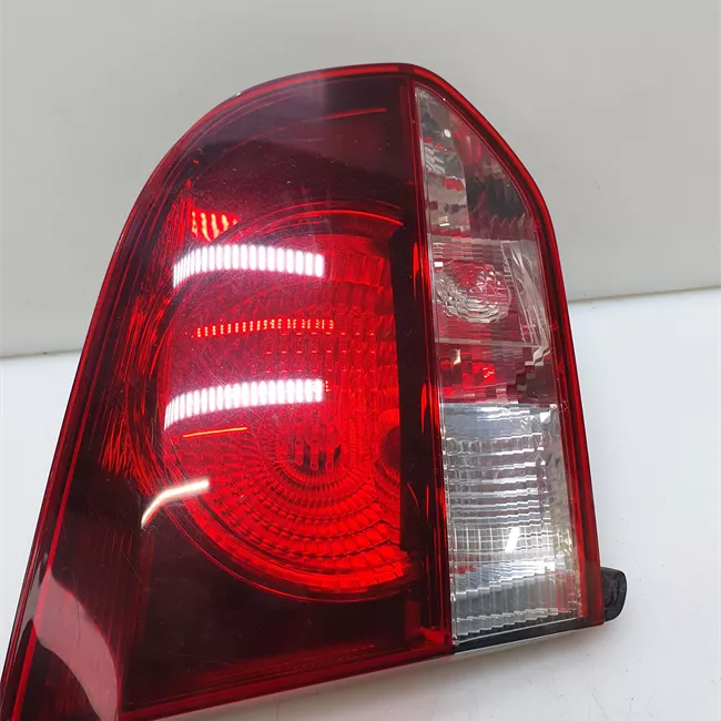 Fanale posteriore parte interno sinistro oscurato