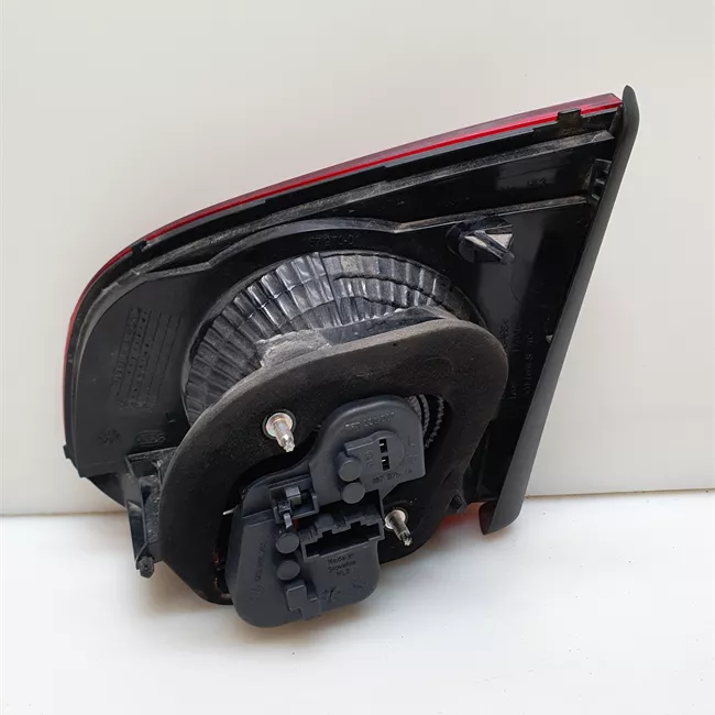 Fanale posteriore parte interno sinistro oscurato