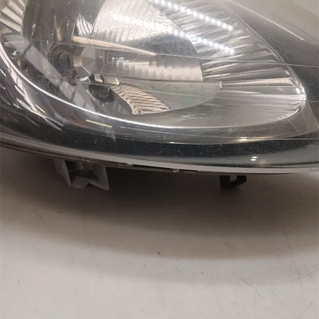 Proiettore destro t.6V699999<