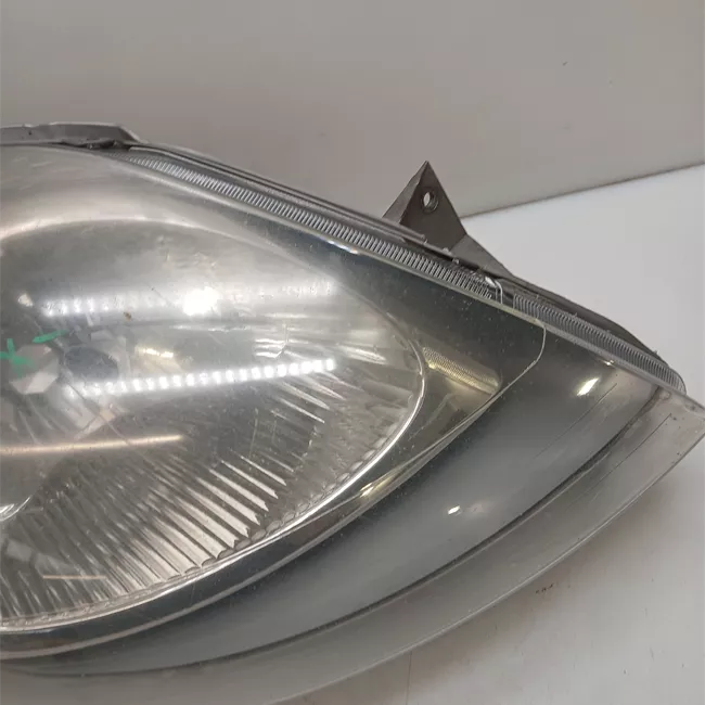 Proiettore destro t.6V699999<