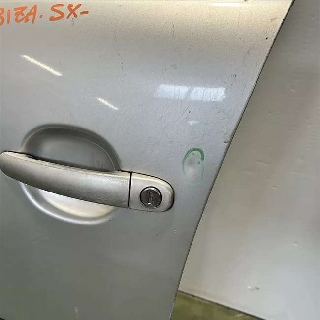 Porta anteriore sinistra