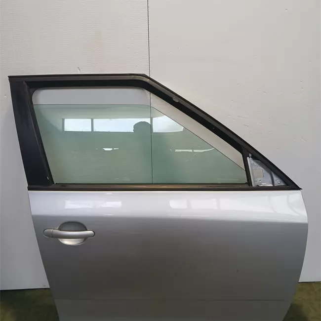 Porta anteriore destra