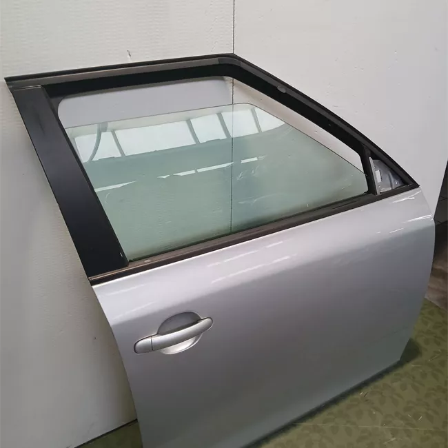 Porta anteriore destra