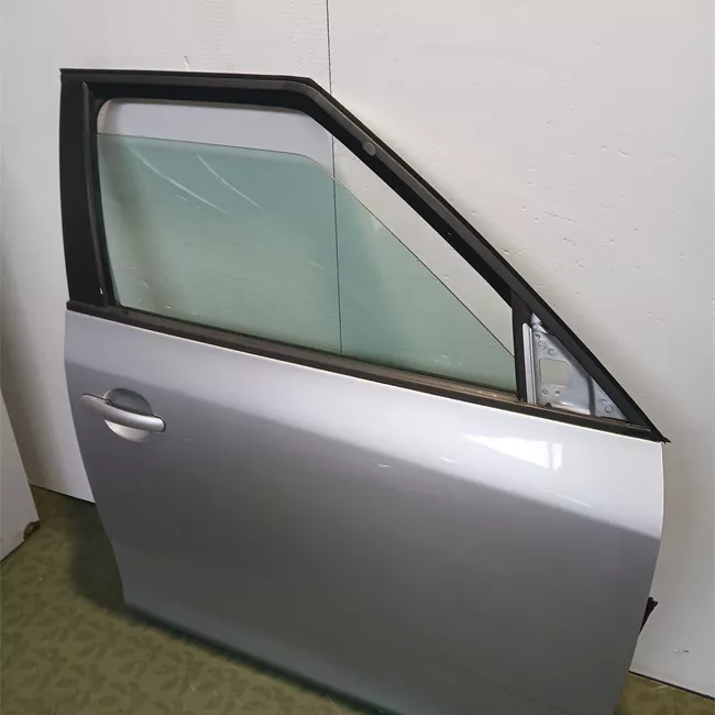 Porta anteriore destra