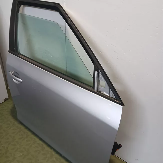 Porta anteriore destra