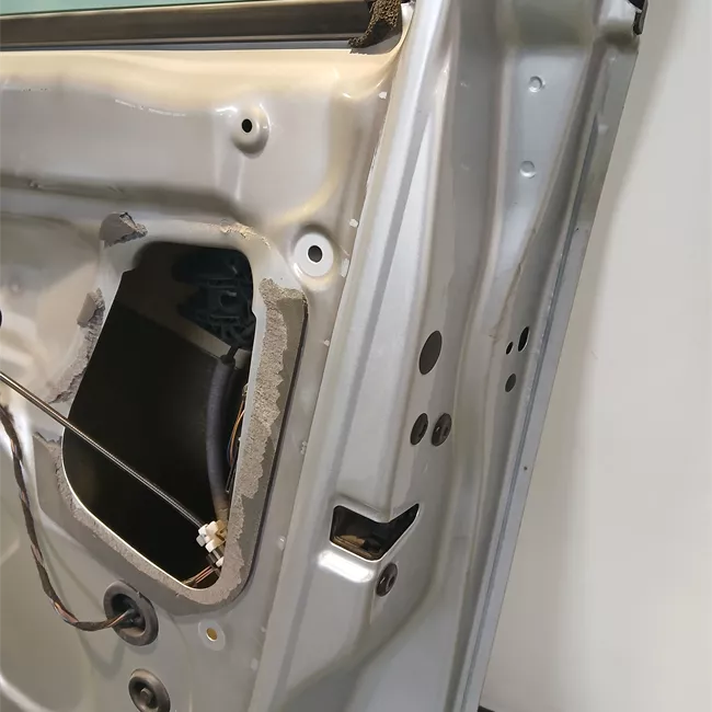 Porta anteriore destra