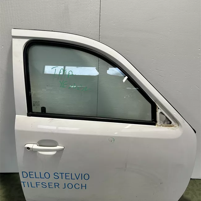 Porta anteriore destra