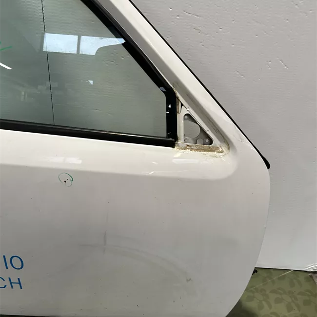 Porta anteriore destra