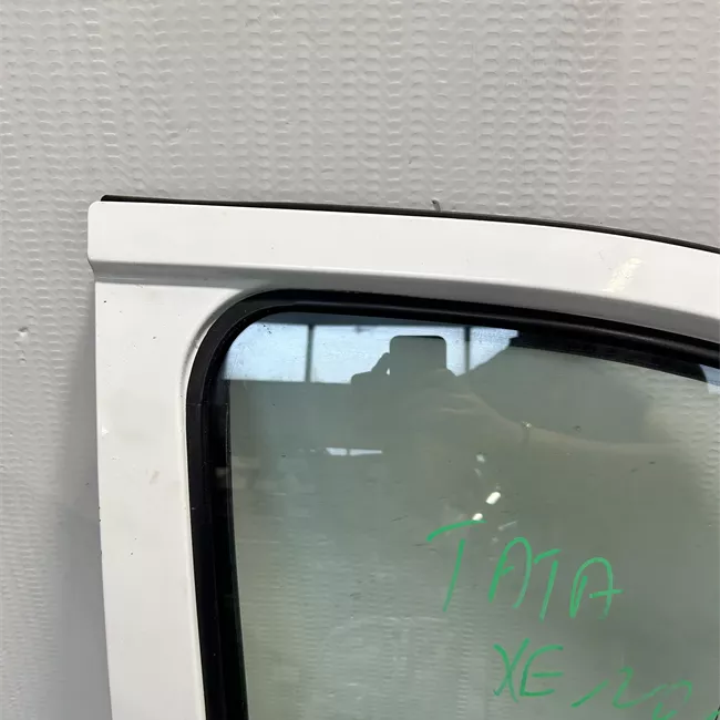 Porta anteriore destra