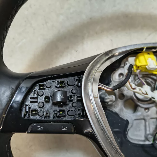 Volante Pelle multifunzione con regolazione velocità nero
