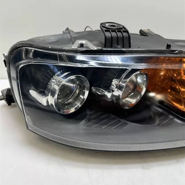 Proiettore destro con fendinebbia