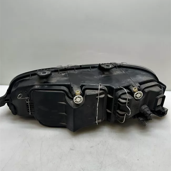 Proiettore destro con fendinebbia