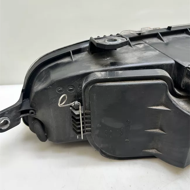 Proiettore destro con fendinebbia