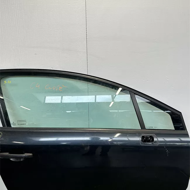 Porta anteriore destra