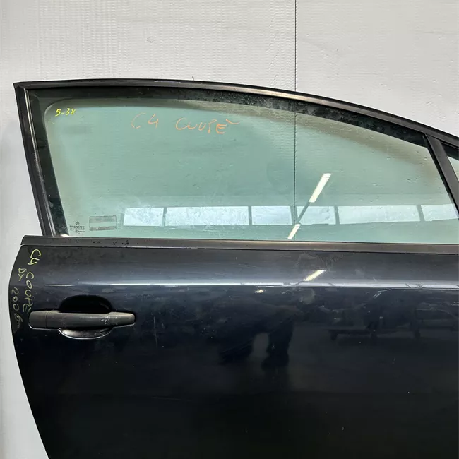 Porta anteriore destra