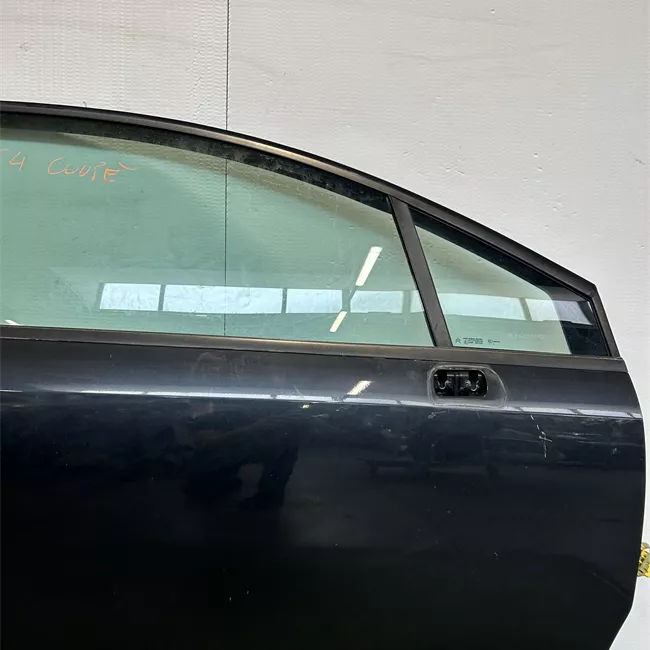 Porta anteriore destra