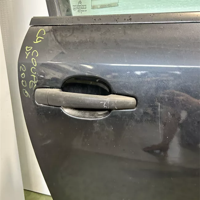 Porta anteriore destra