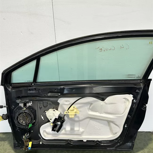 Porta anteriore destra