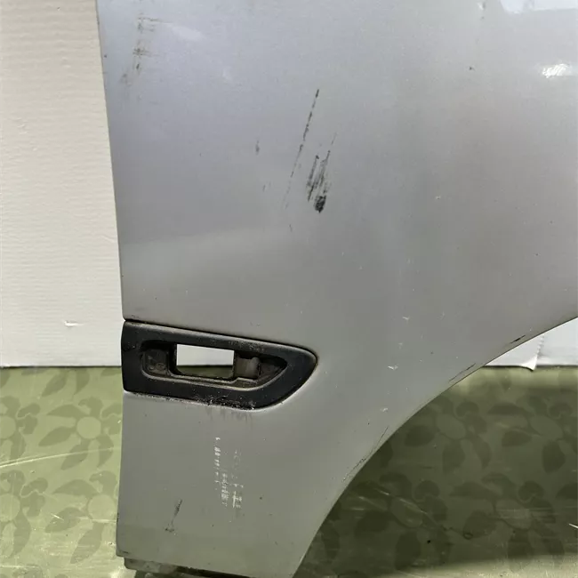 Parafango anteriore destro