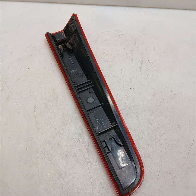 Fanale posteriore parte superiore destro