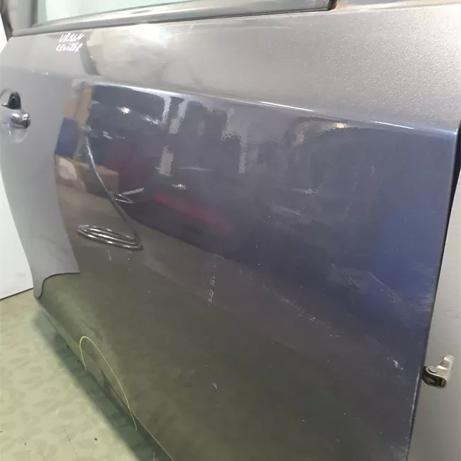 Porta anteriore destra