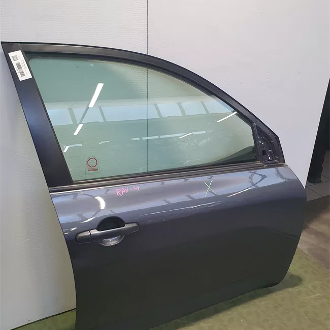 Porta anteriore destra