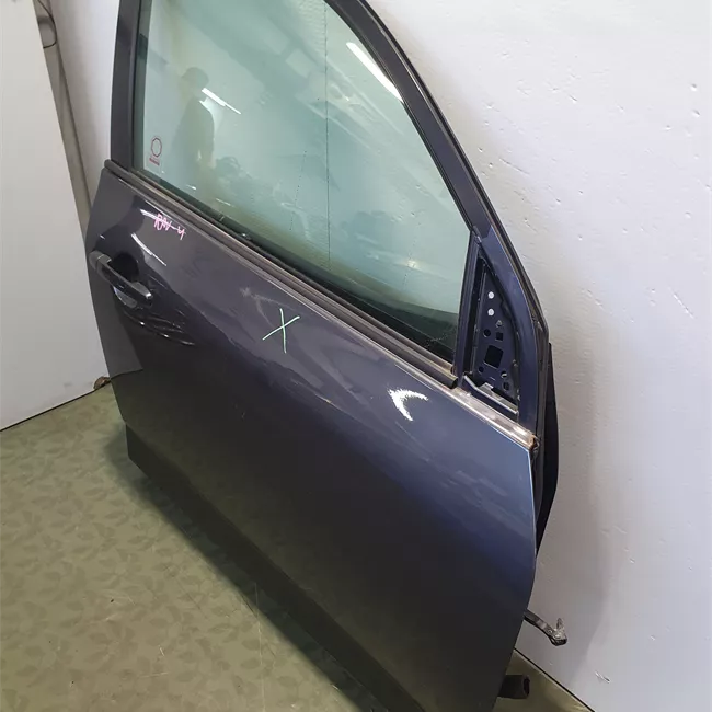 Porta anteriore destra