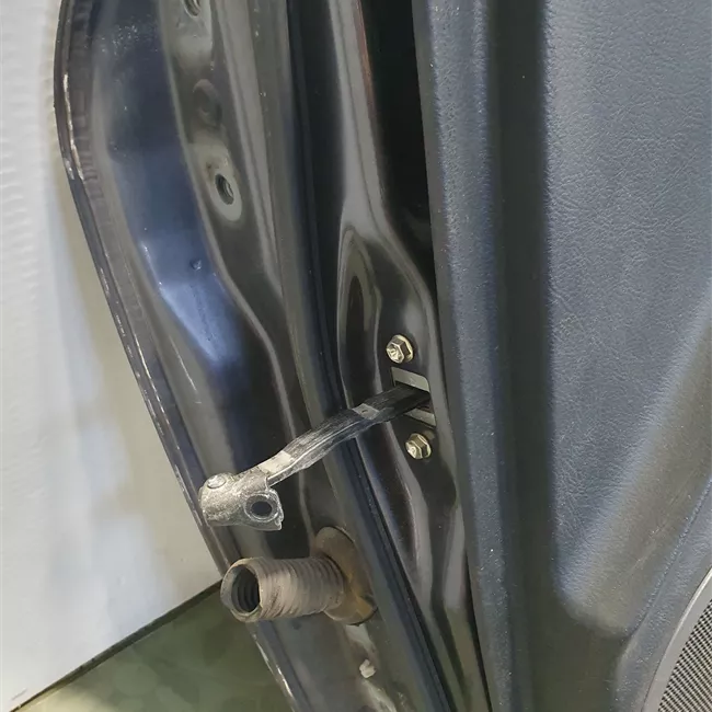 Porta anteriore destra