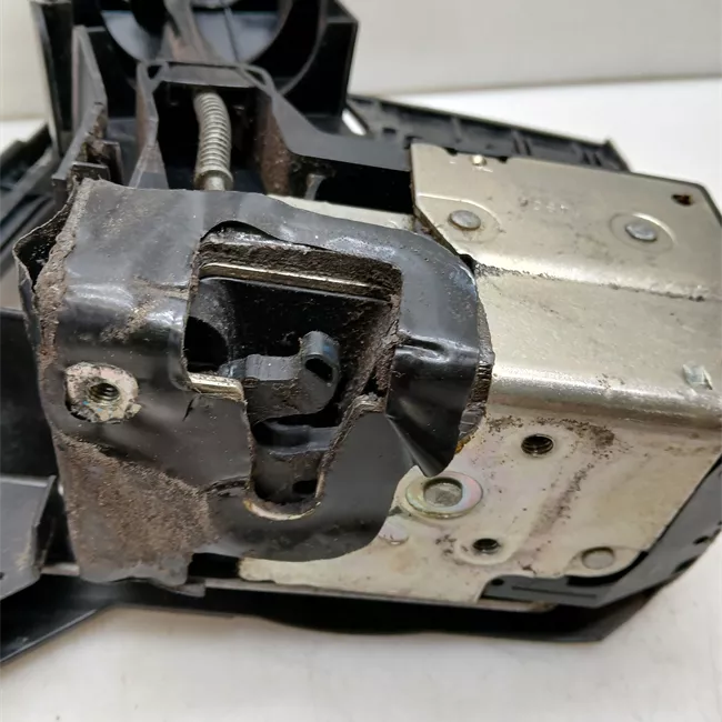 Serratura porta anteriore sinistra