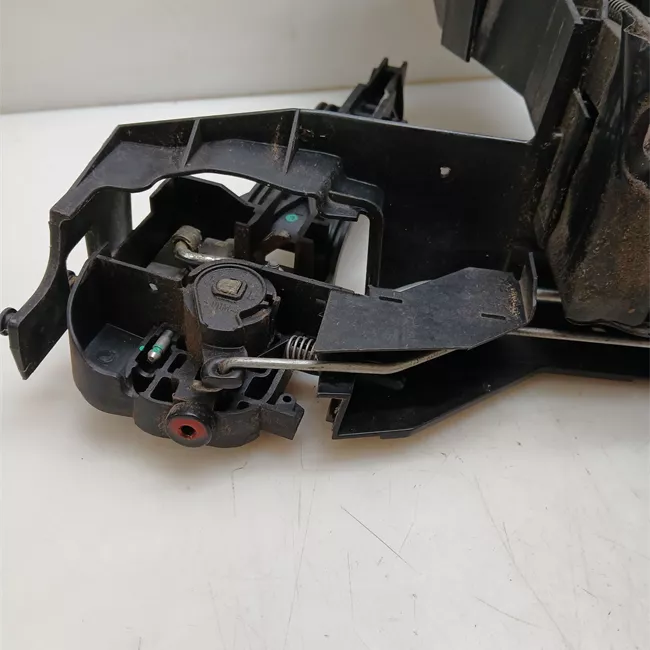 Serratura porta anteriore sinistra