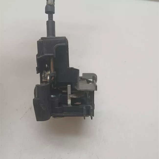 Serratura porta anteriore sinistra