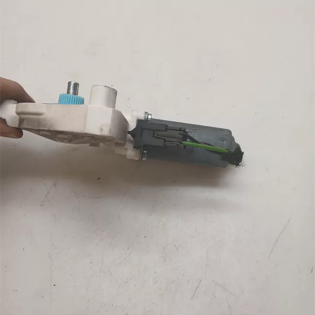 Motorino alzacristallo porta anteriore sinistro