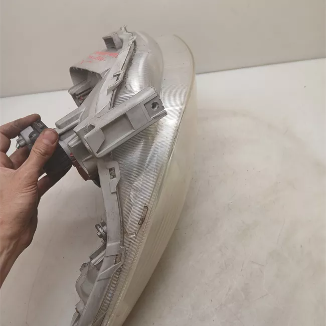 Proiettore sinistro 05-07<