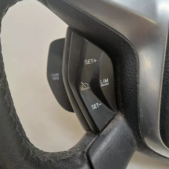 Volante sport/cuoio contr vel disp lim