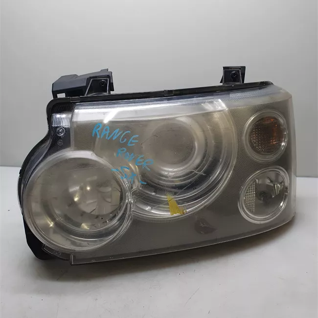 Proiettore sinistro con luce angolare