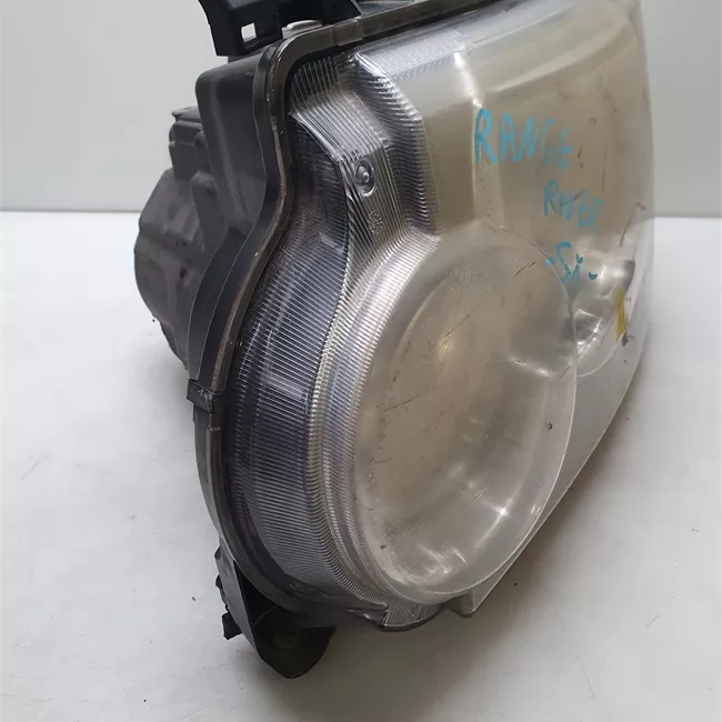 Proiettore sinistro con luce angolare