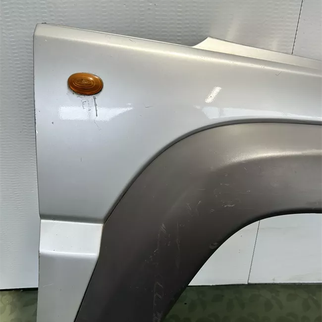 Parafango anteriore destro