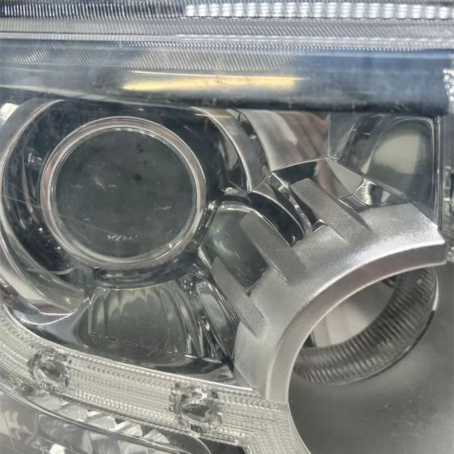 Proiettore destro con regolazione manuale