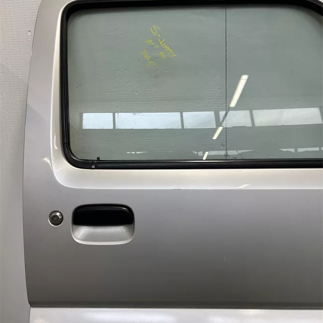 Porta anteriore destra