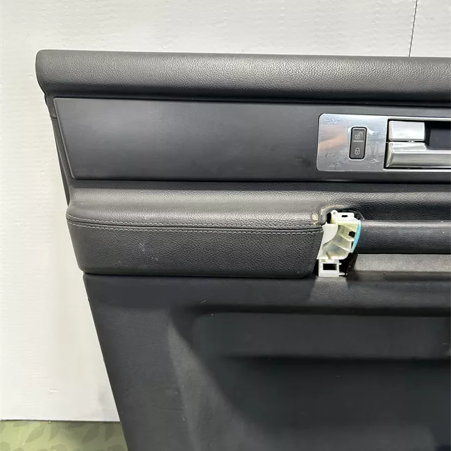 Pannello interno porta anteriore sinistro