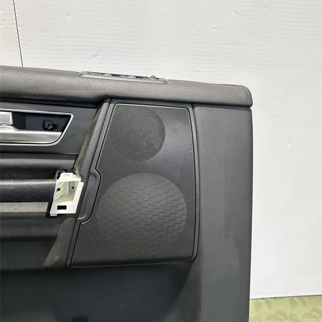 Pannello interno porta anteriore sinistro