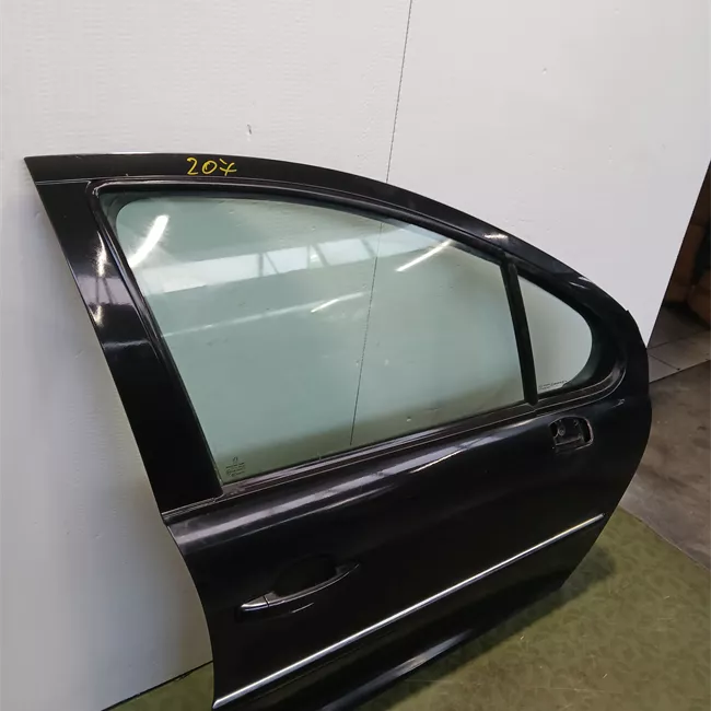 Porta anteriore destra