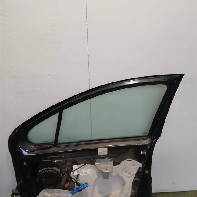 Porta anteriore destra