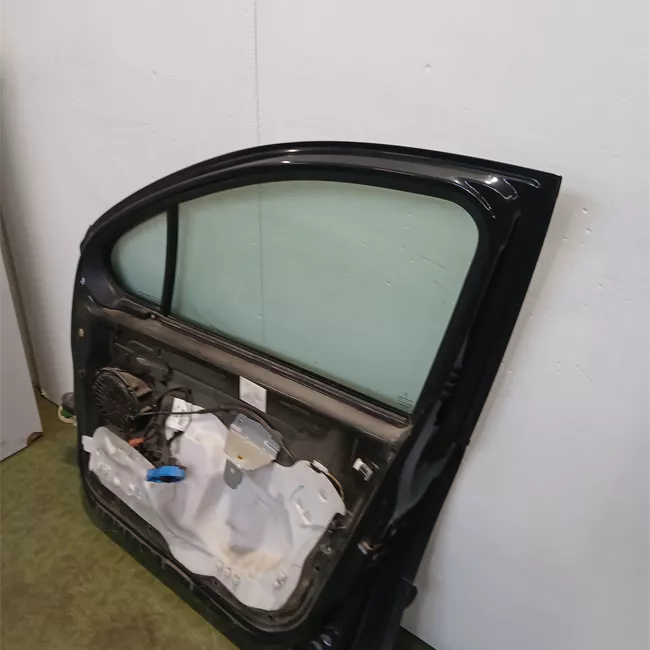 Porta anteriore destra