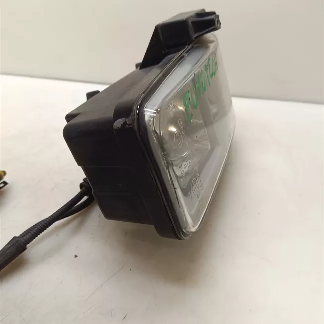 Proiettore fendinebbia sinistro