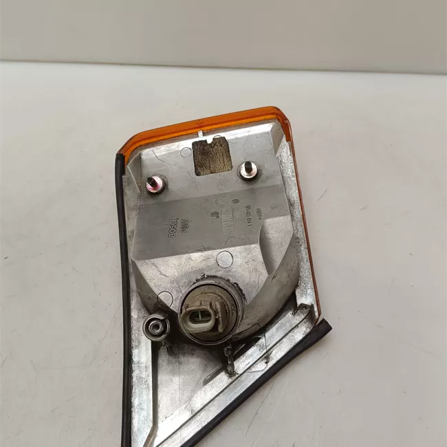 Fanalino anteriore sinistro